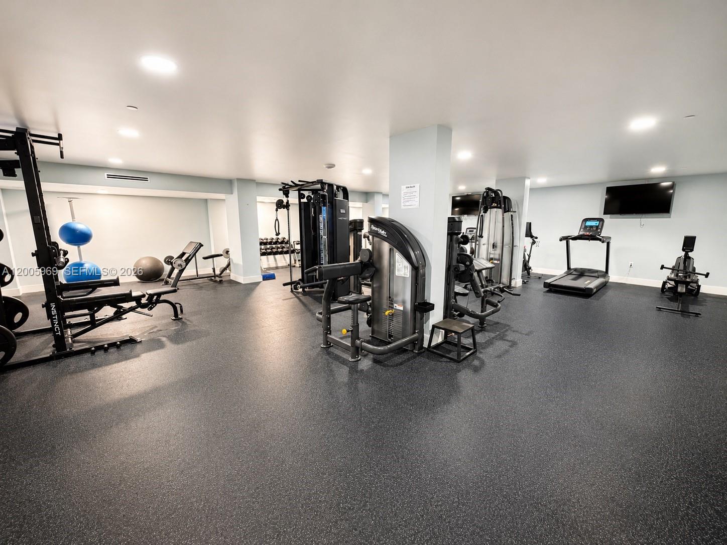 CARLYLE HOUSE CONDO - Residential