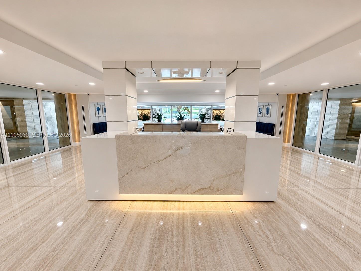 CARLYLE HOUSE CONDO - Residential