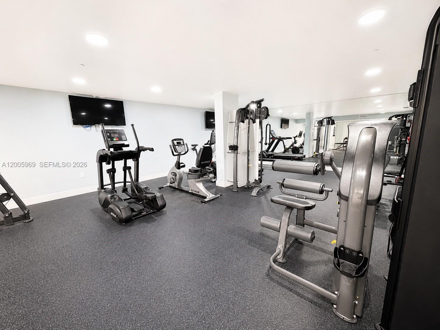 CARLYLE HOUSE CONDO - Residential