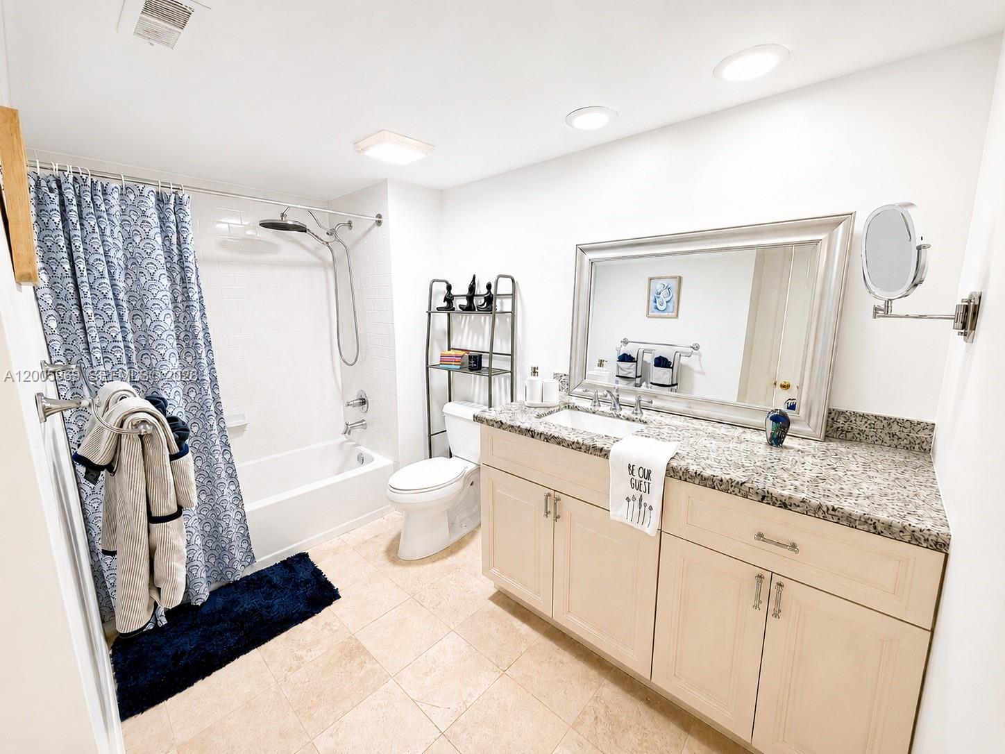 CARLYLE HOUSE CONDO - Residential