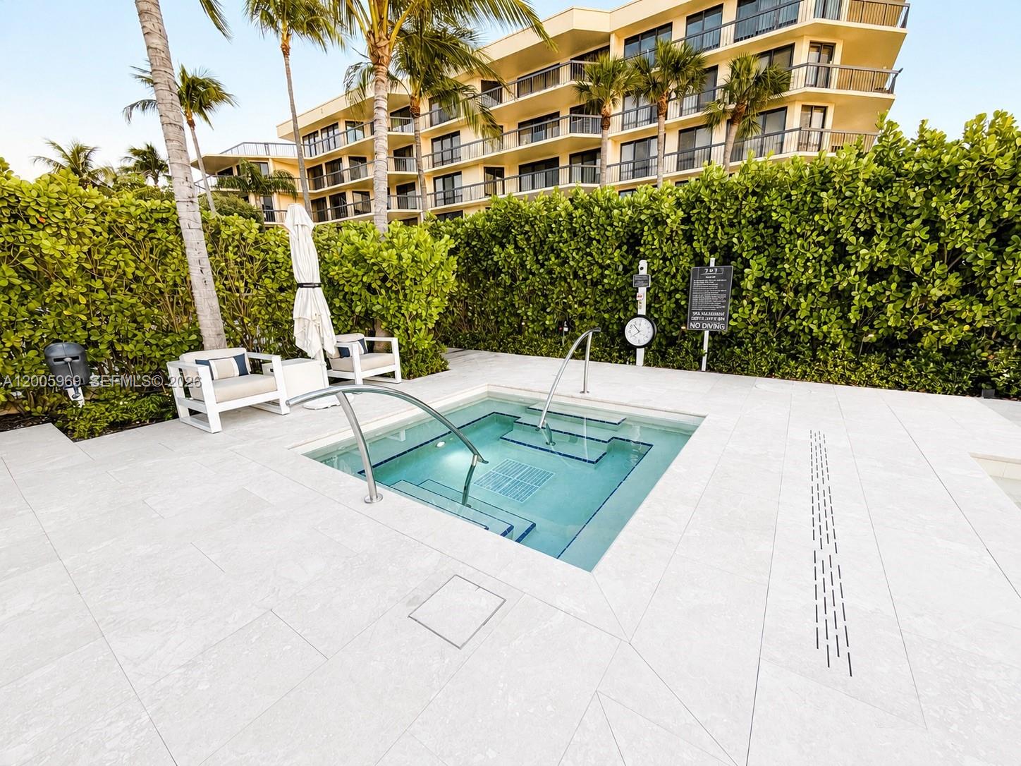 CARLYLE HOUSE CONDO - Residential