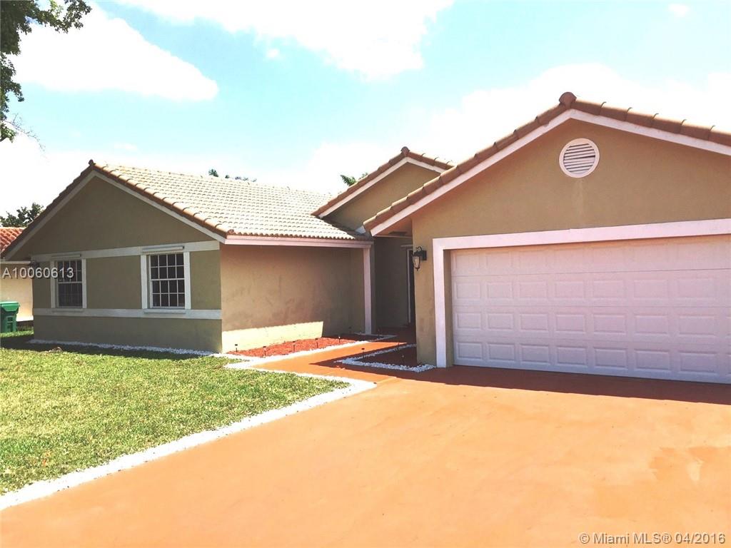 Beautiful 4/2 Pool Home with New Pool Enclosures Screening and BRAND NEW ALL STAINLESS STEEL APPLIANCES - Energy Efficient (Range, Microwave, dishwasher, refrigerator), NEW WASHER/DRYER, NEW Wood Floors, NEW Window Blinds, NEW Fresh Paint, Dining Rooms, Family room, 2 Car Garage, Walking Distance to schools, Shopping Centers, close to Hospitals ! NO ASSOCIATION ! NO APPROVAL REQUIRED! MOVE IN ASAP!