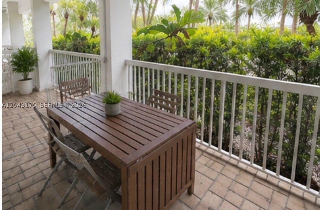 10275 Collins Ave 115