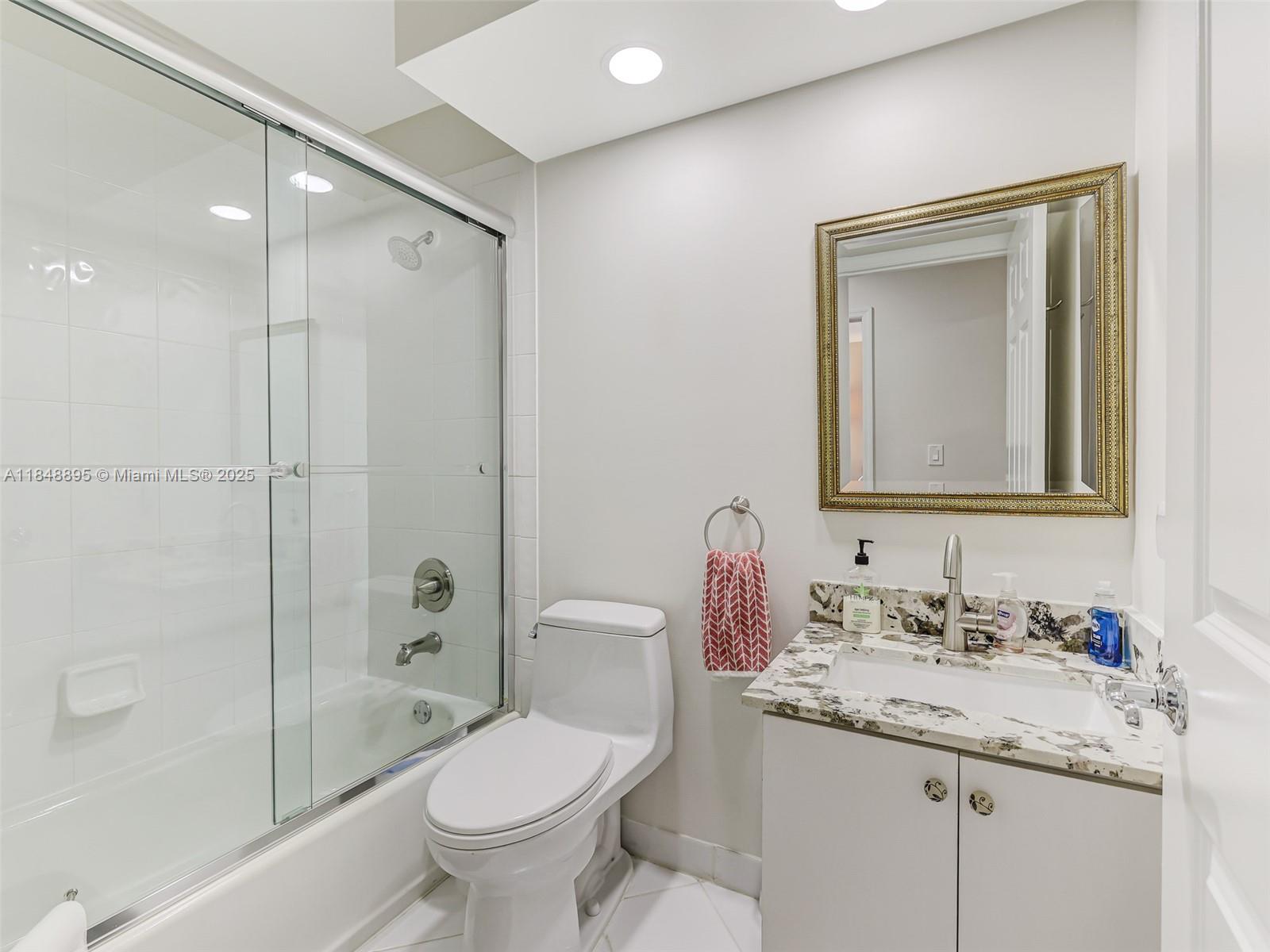 AVENTURA LAKES - PHASE II - Residential