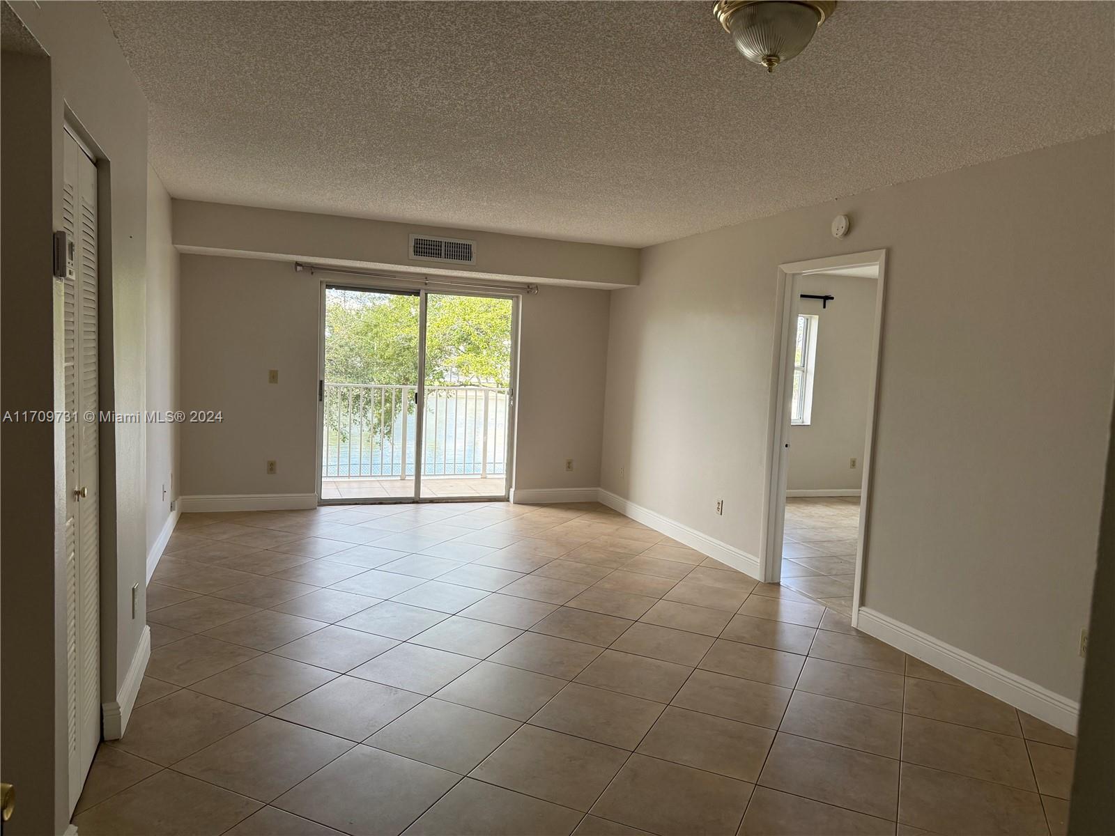 8260 Sw 210th St 102, Cutler Bay, Miami-Dade County, Florida - 2 Bedrooms  
2 Bathrooms - 