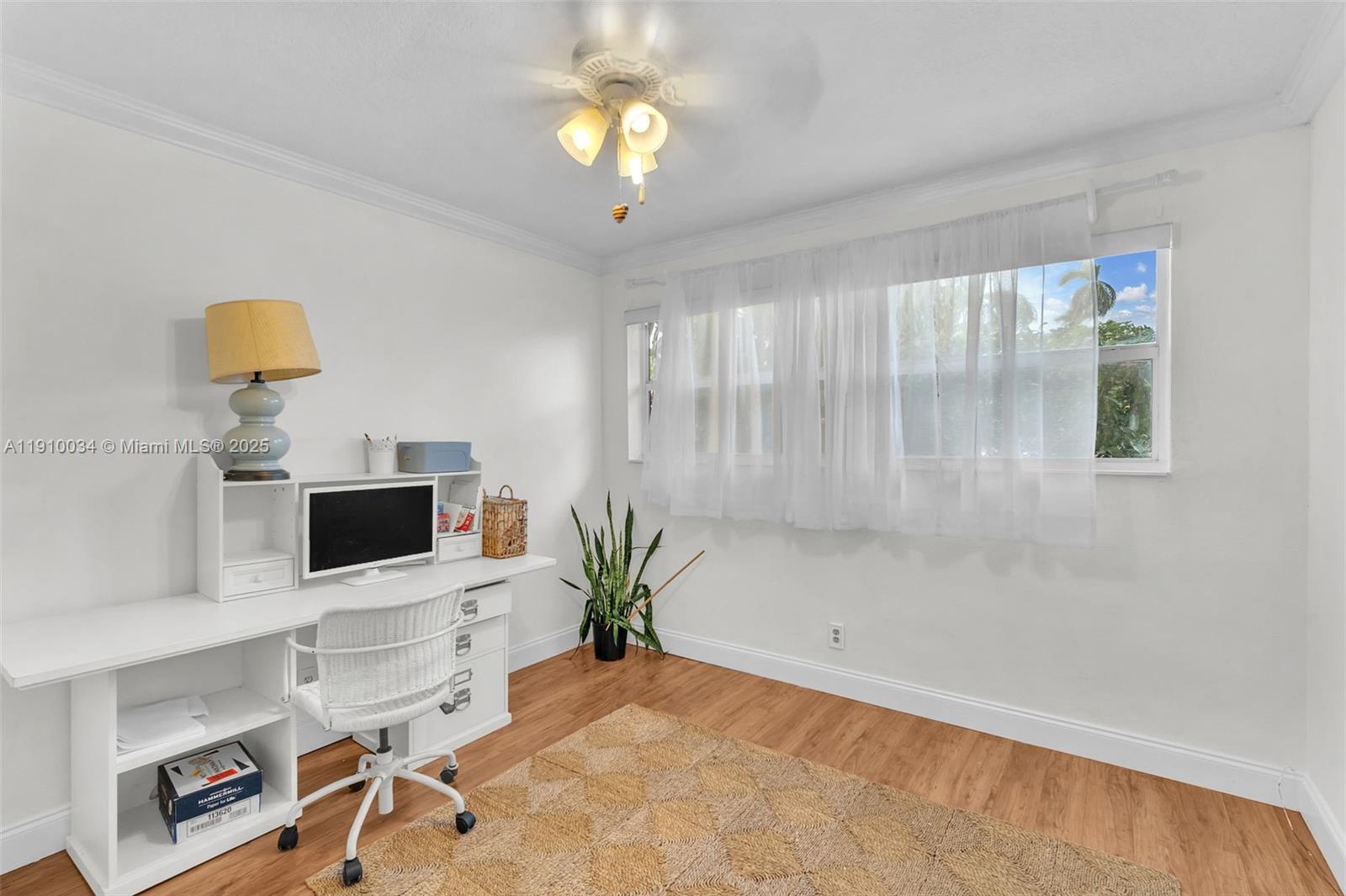 HOLLYWOOD ISLES - Residential