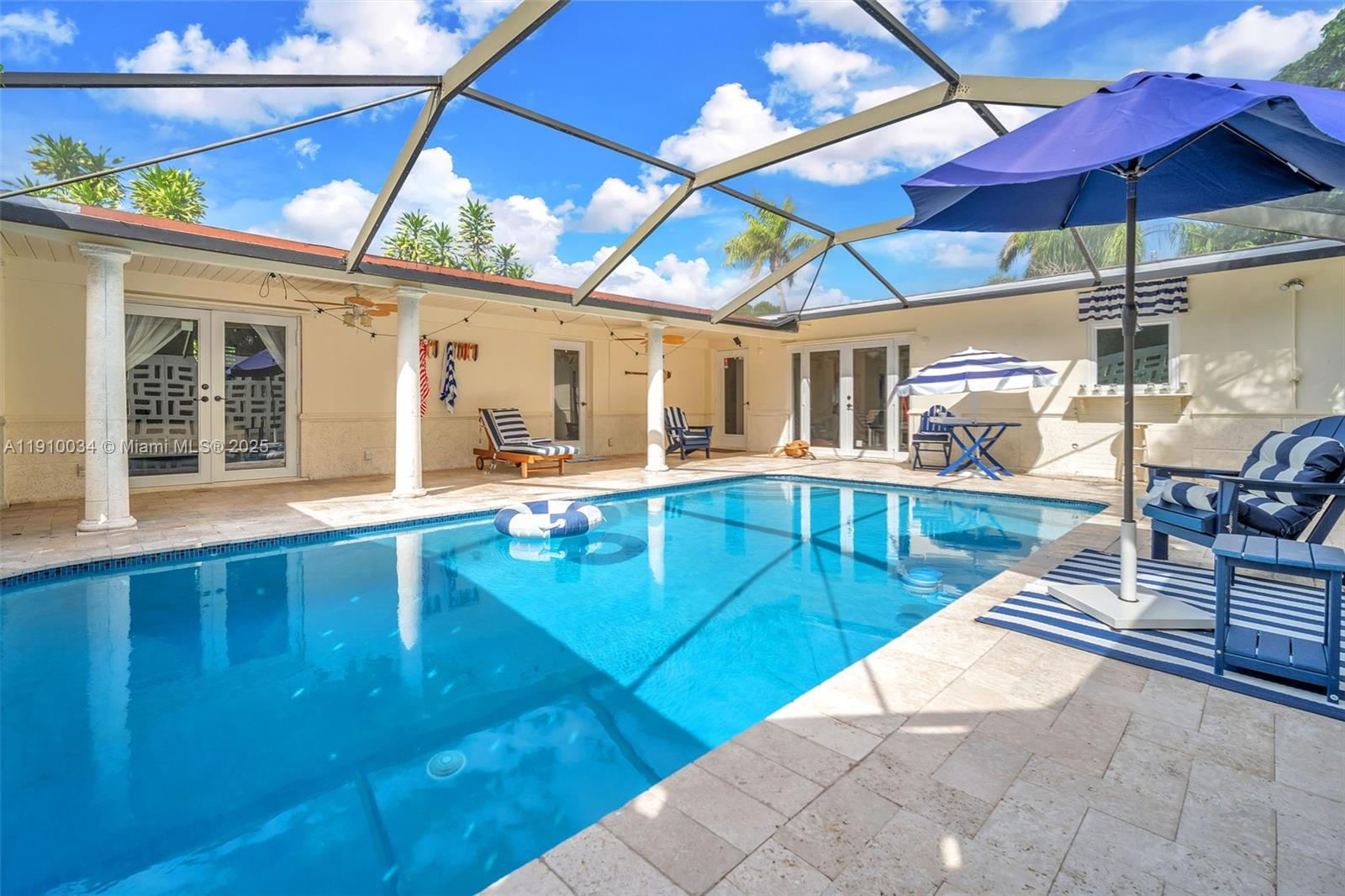 HOLLYWOOD ISLES - Residential