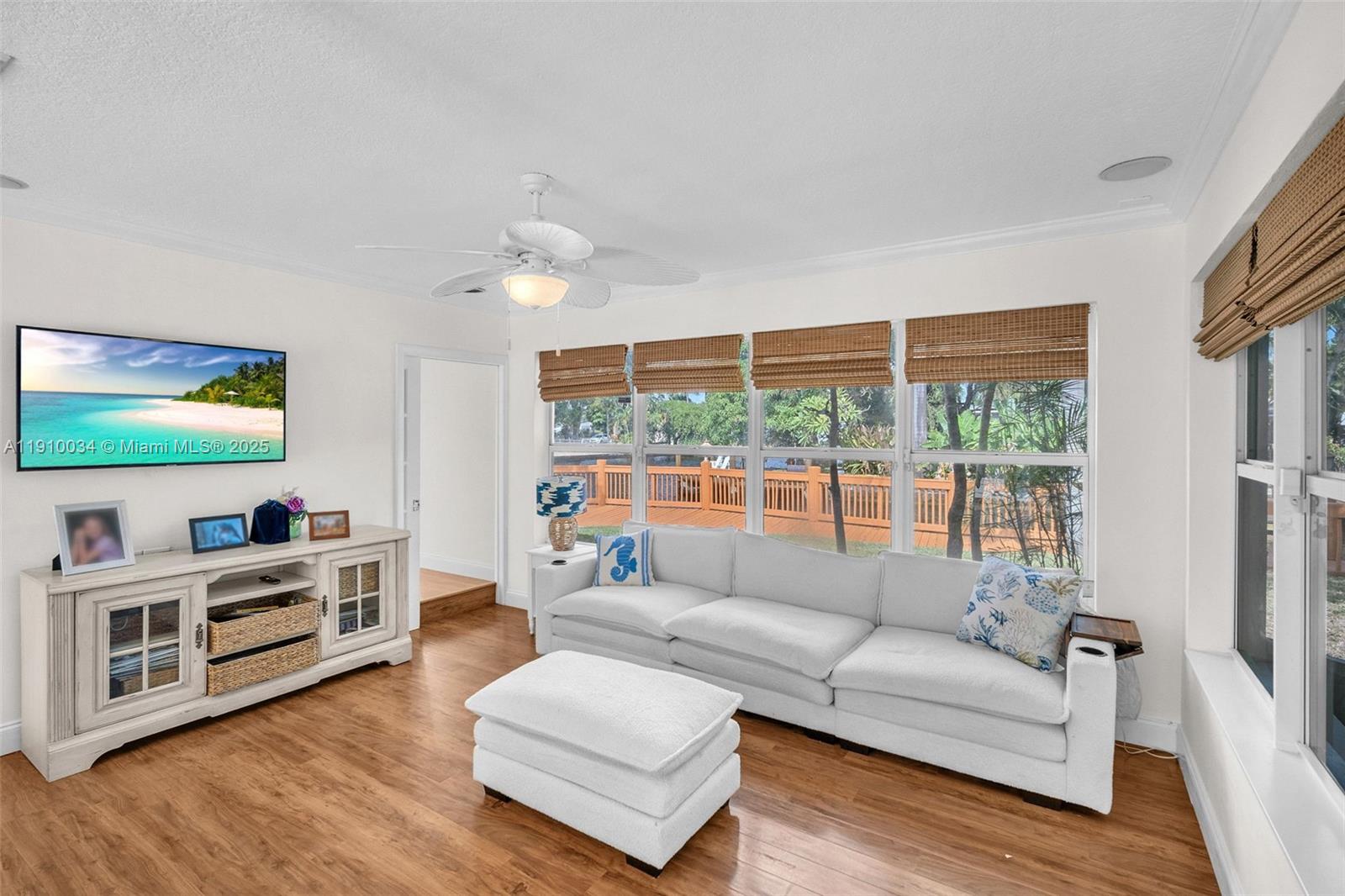 HOLLYWOOD ISLES - Residential