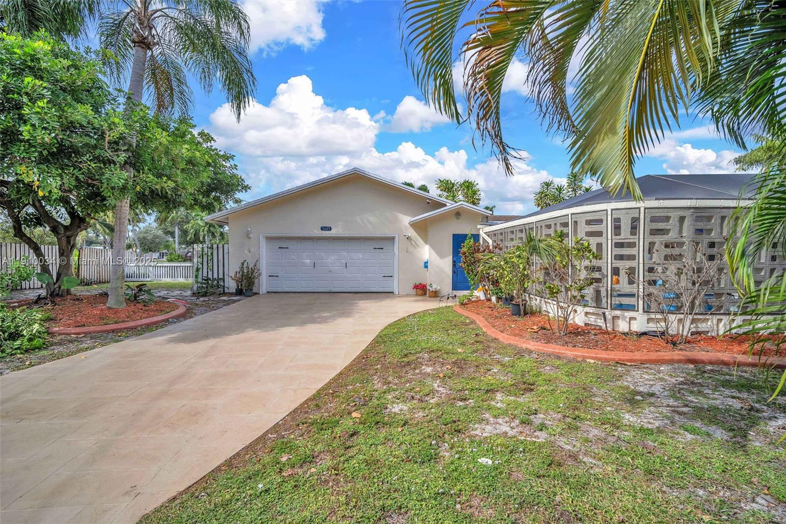 HOLLYWOOD ISLES - Residential