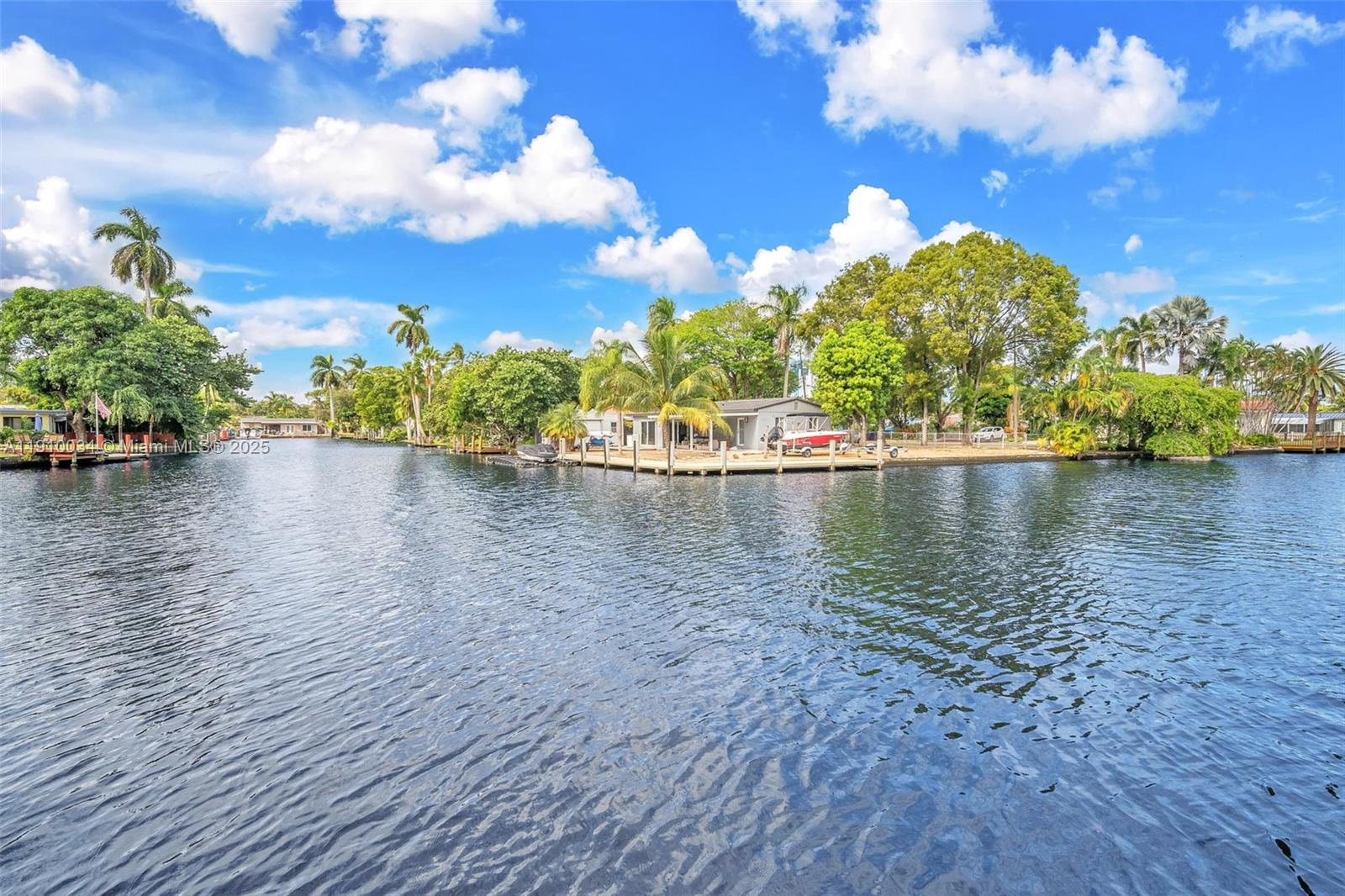 HOLLYWOOD ISLES - Residential