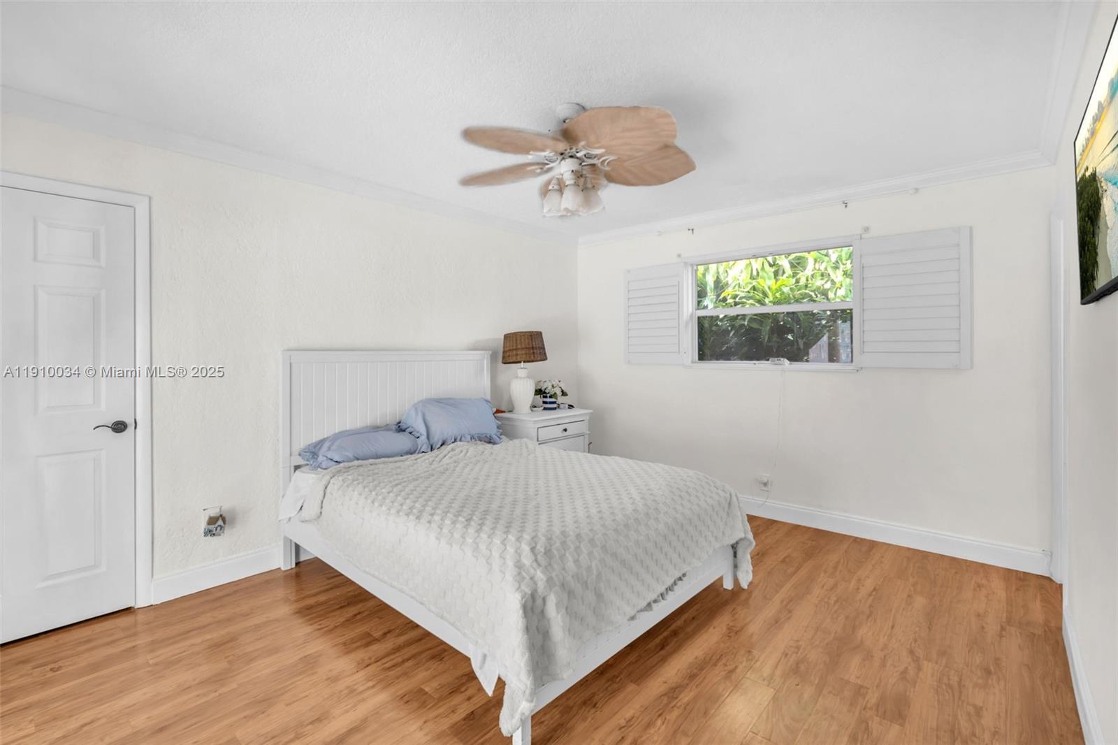 HOLLYWOOD ISLES - Residential