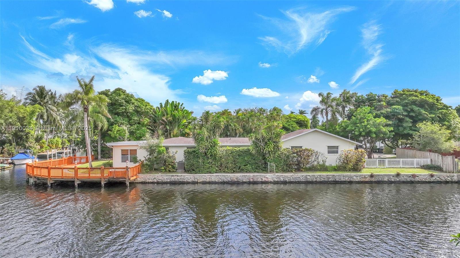 HOLLYWOOD ISLES - Residential