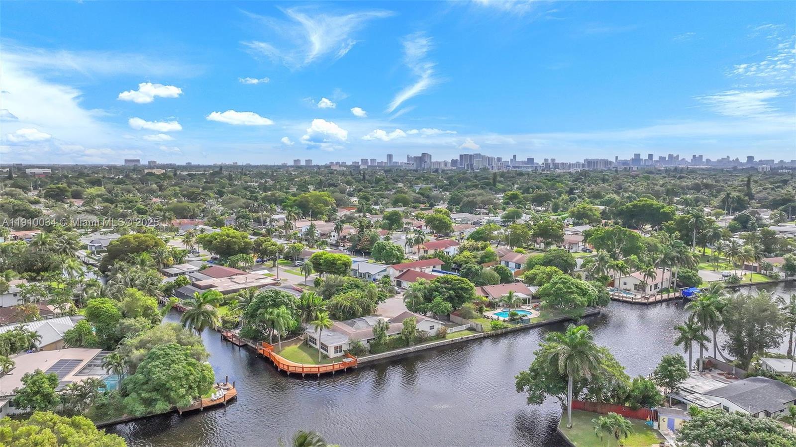 HOLLYWOOD ISLES - Residential