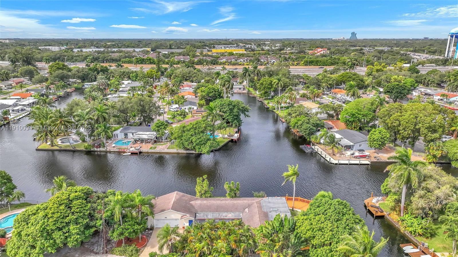 HOLLYWOOD ISLES - Residential