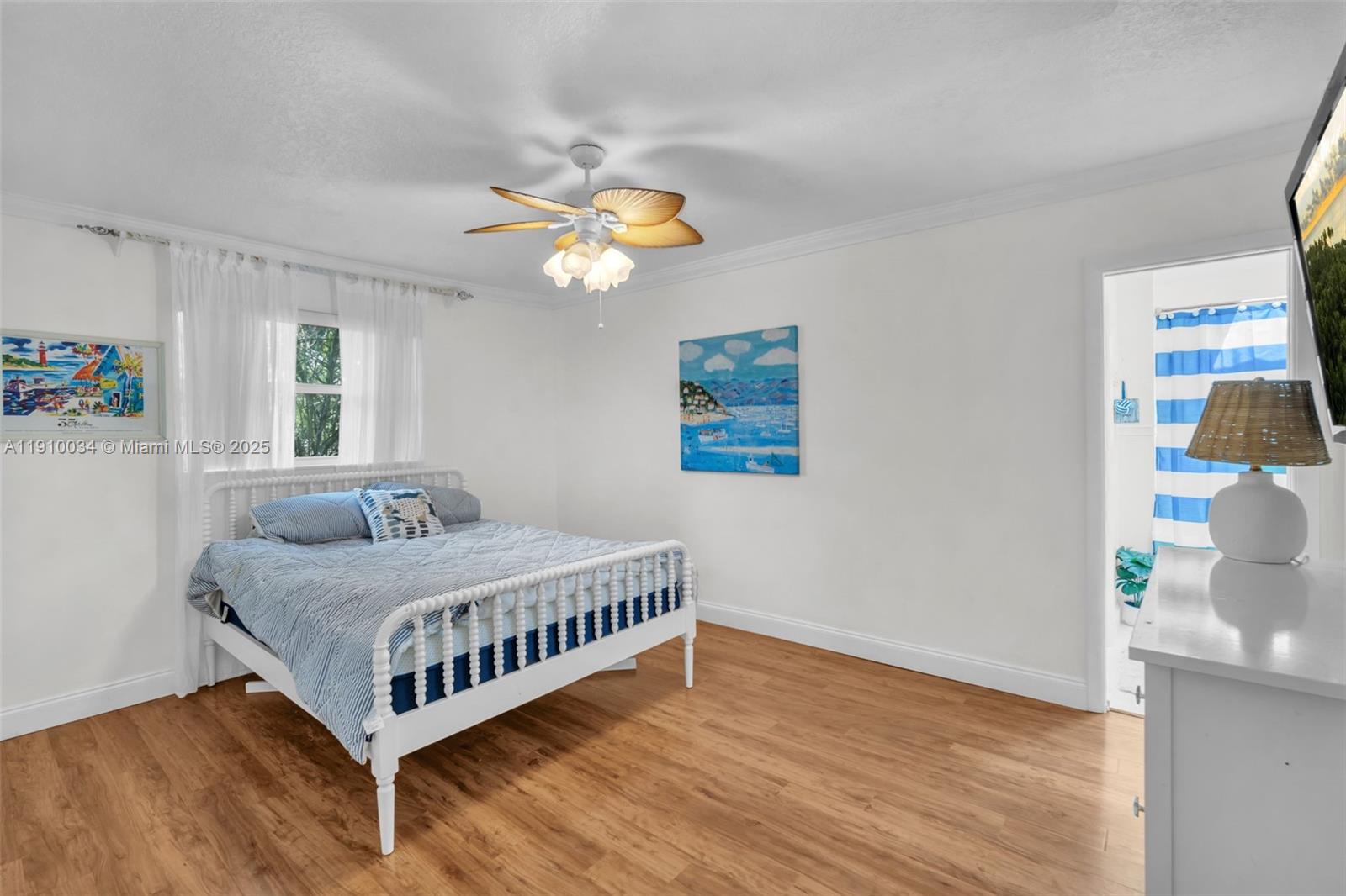 HOLLYWOOD ISLES - Residential