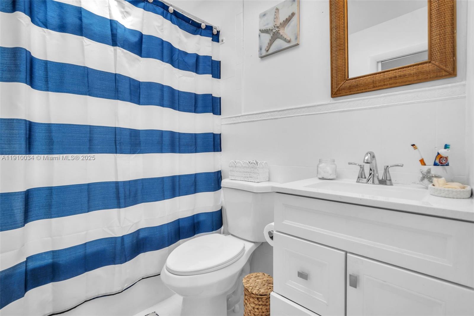 HOLLYWOOD ISLES - Residential