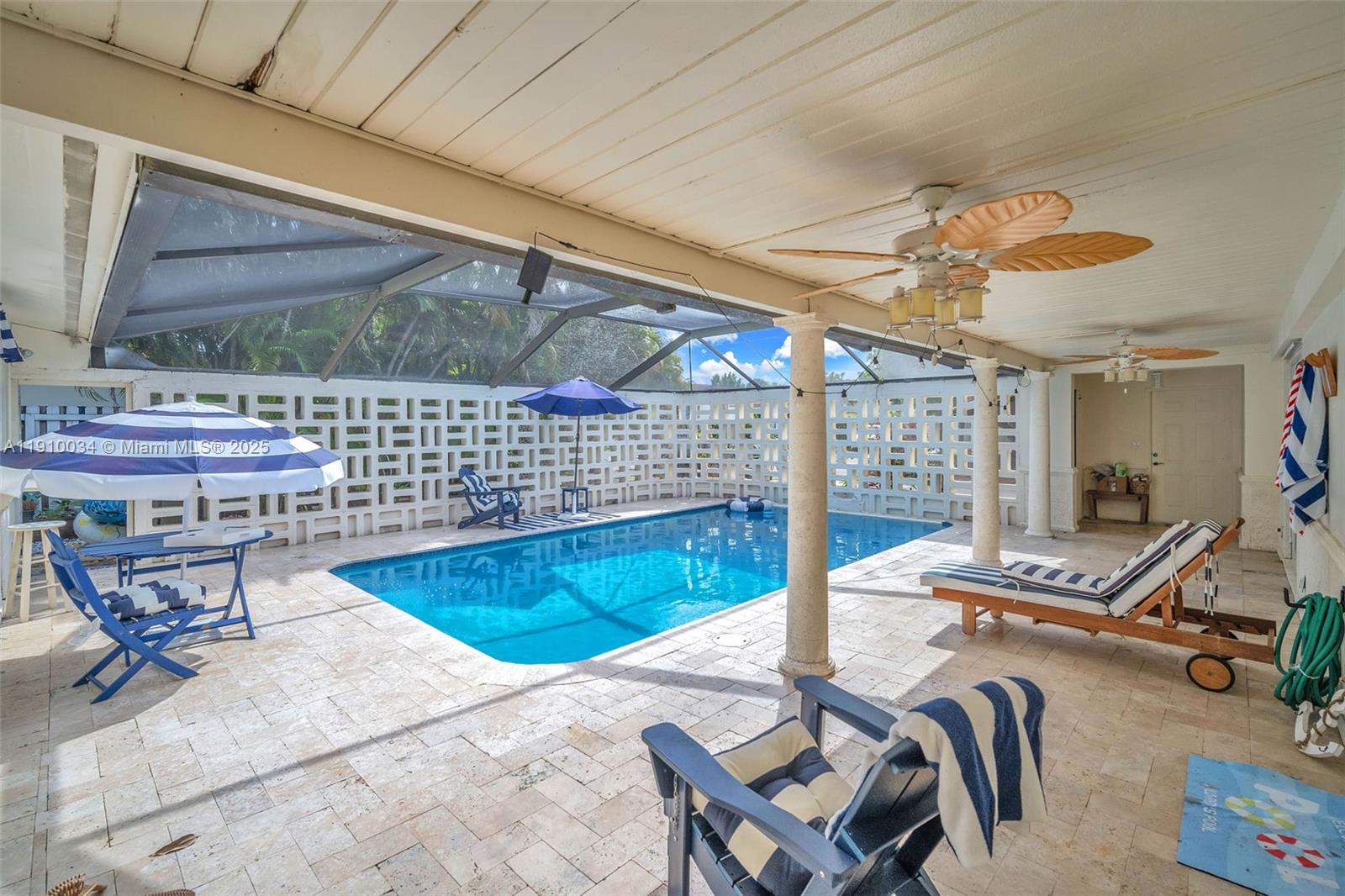 HOLLYWOOD ISLES - Residential