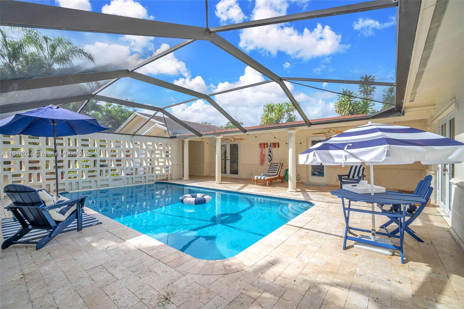 HOLLYWOOD ISLES - Residential