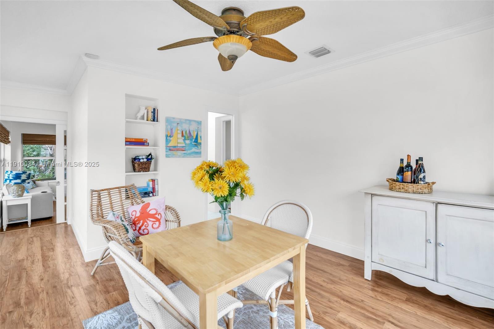 HOLLYWOOD ISLES - Residential