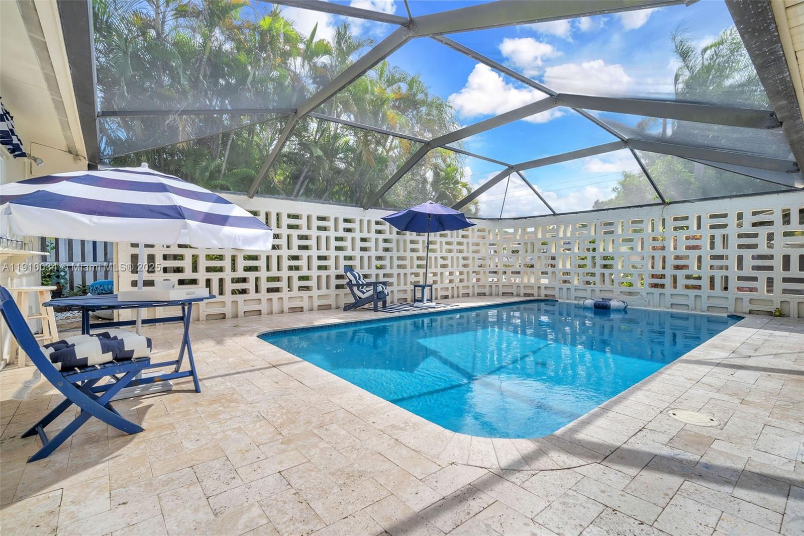 HOLLYWOOD ISLES - Residential