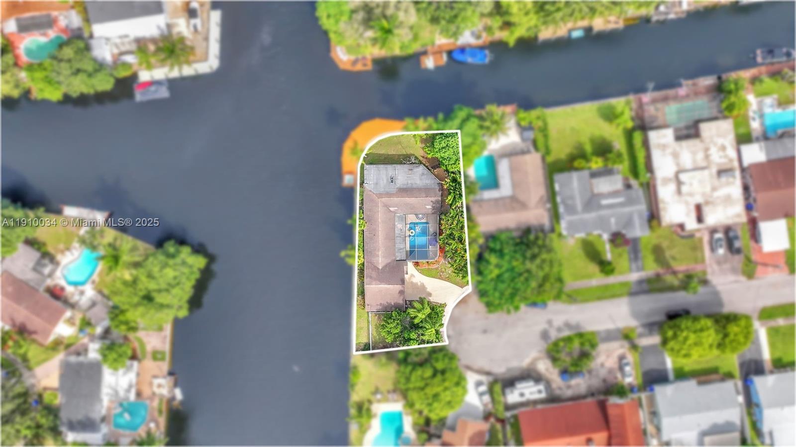 HOLLYWOOD ISLES - Residential