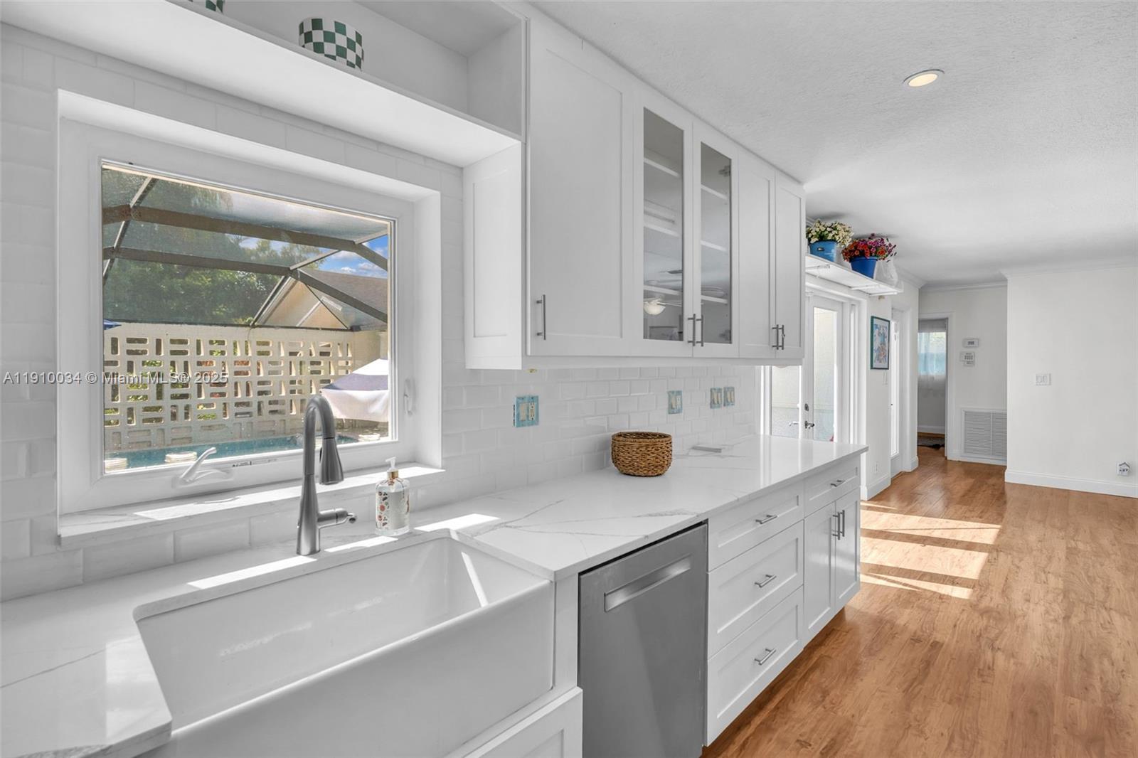 HOLLYWOOD ISLES - Residential