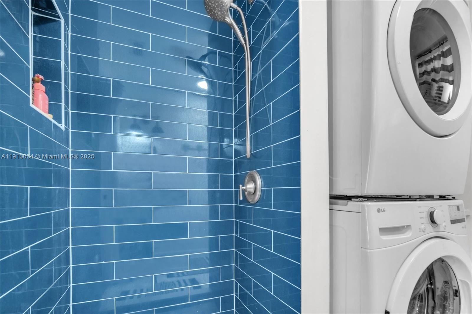 HOLLYWOOD ISLES - Residential