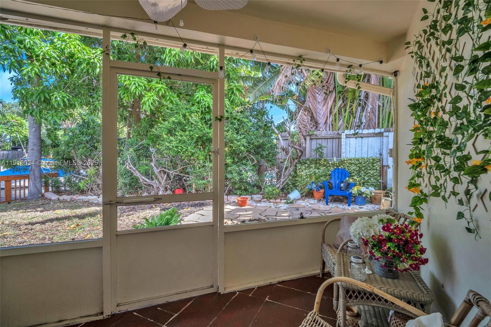 HOLLYWOOD ISLES - Residential