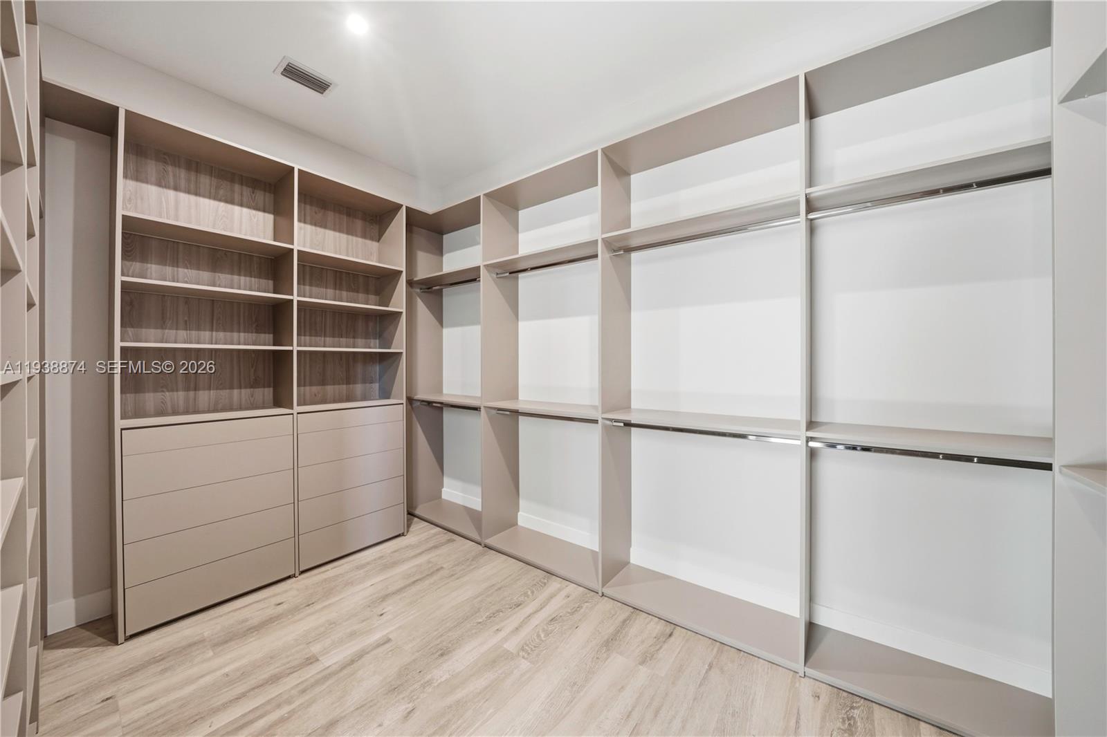 RIO VISTA C J HECTORS RES - Residential