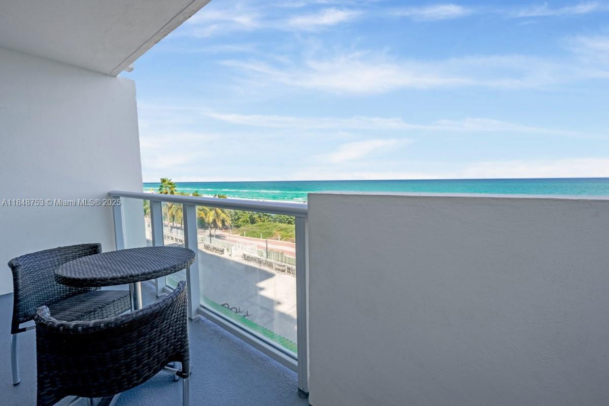 5601 Collins Ave 511