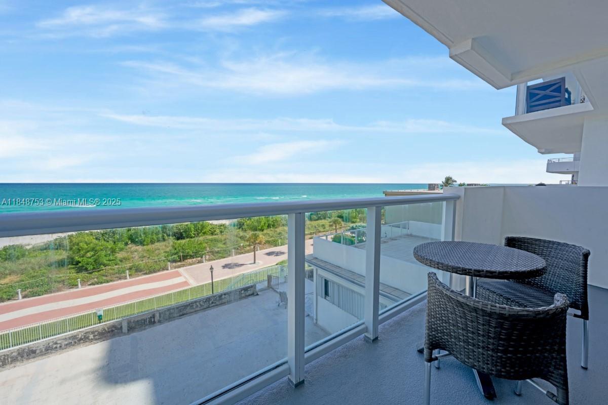 5601 Collins Ave 511