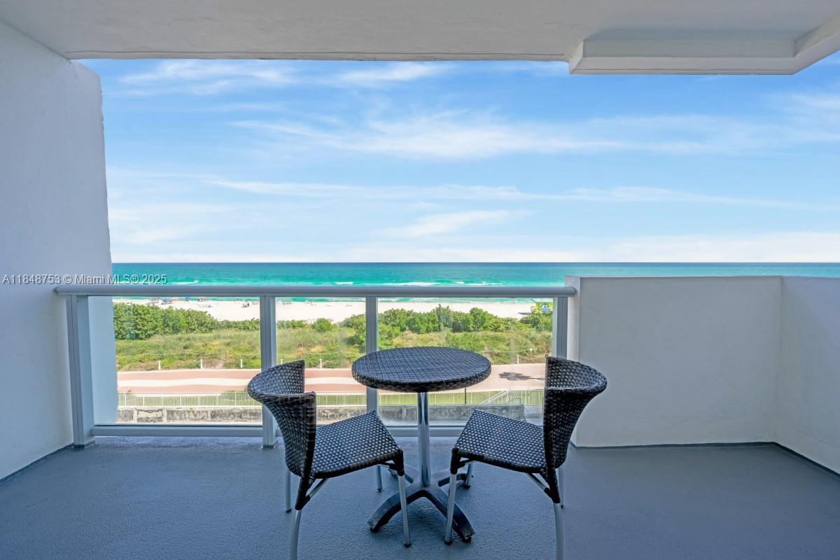 5601 Collins Ave 511