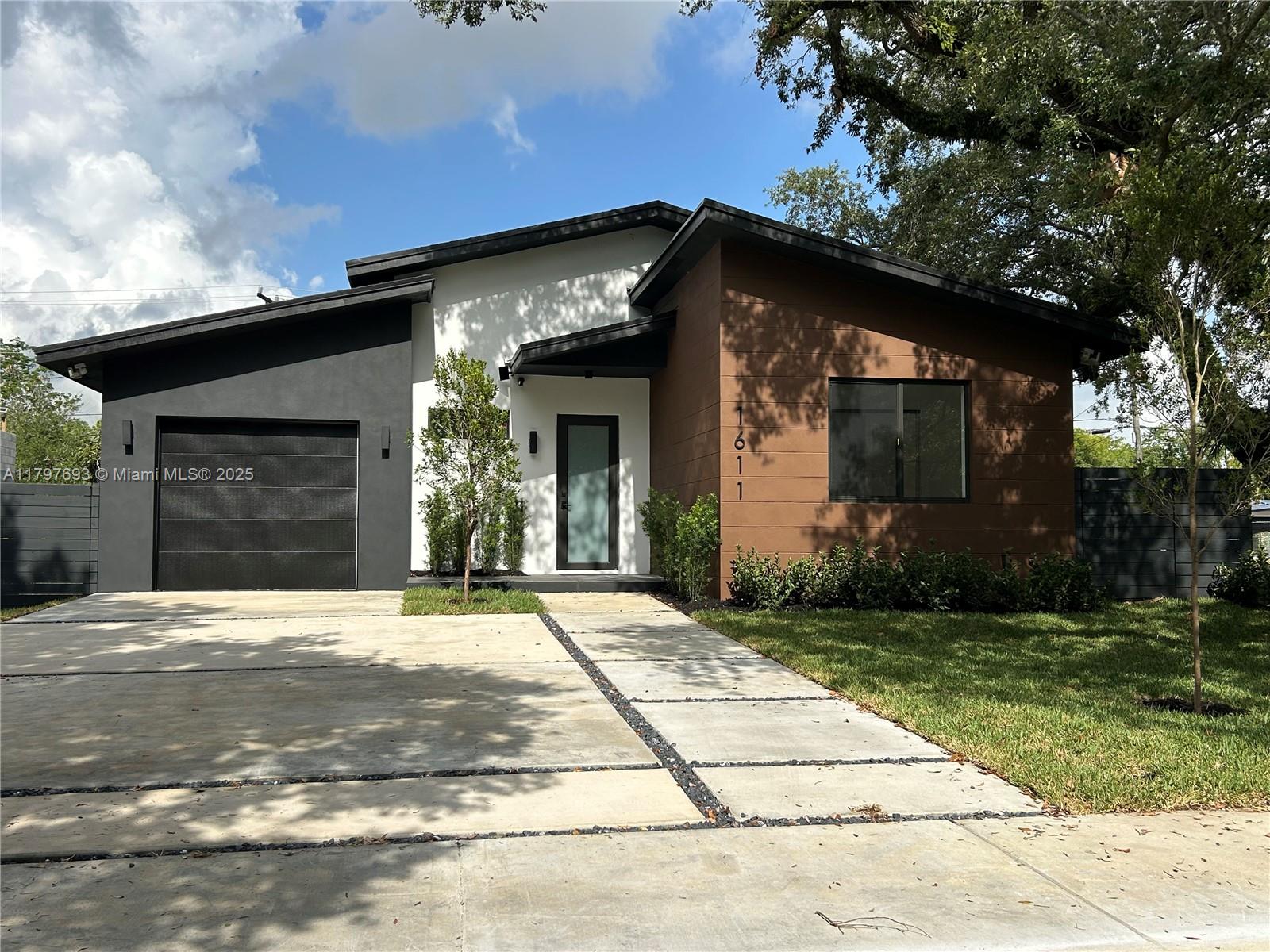 1611 Sw 30th Ave, Fort Lauderdale, Broward County, Florida - 3 Bedrooms  
4 Bathrooms - 