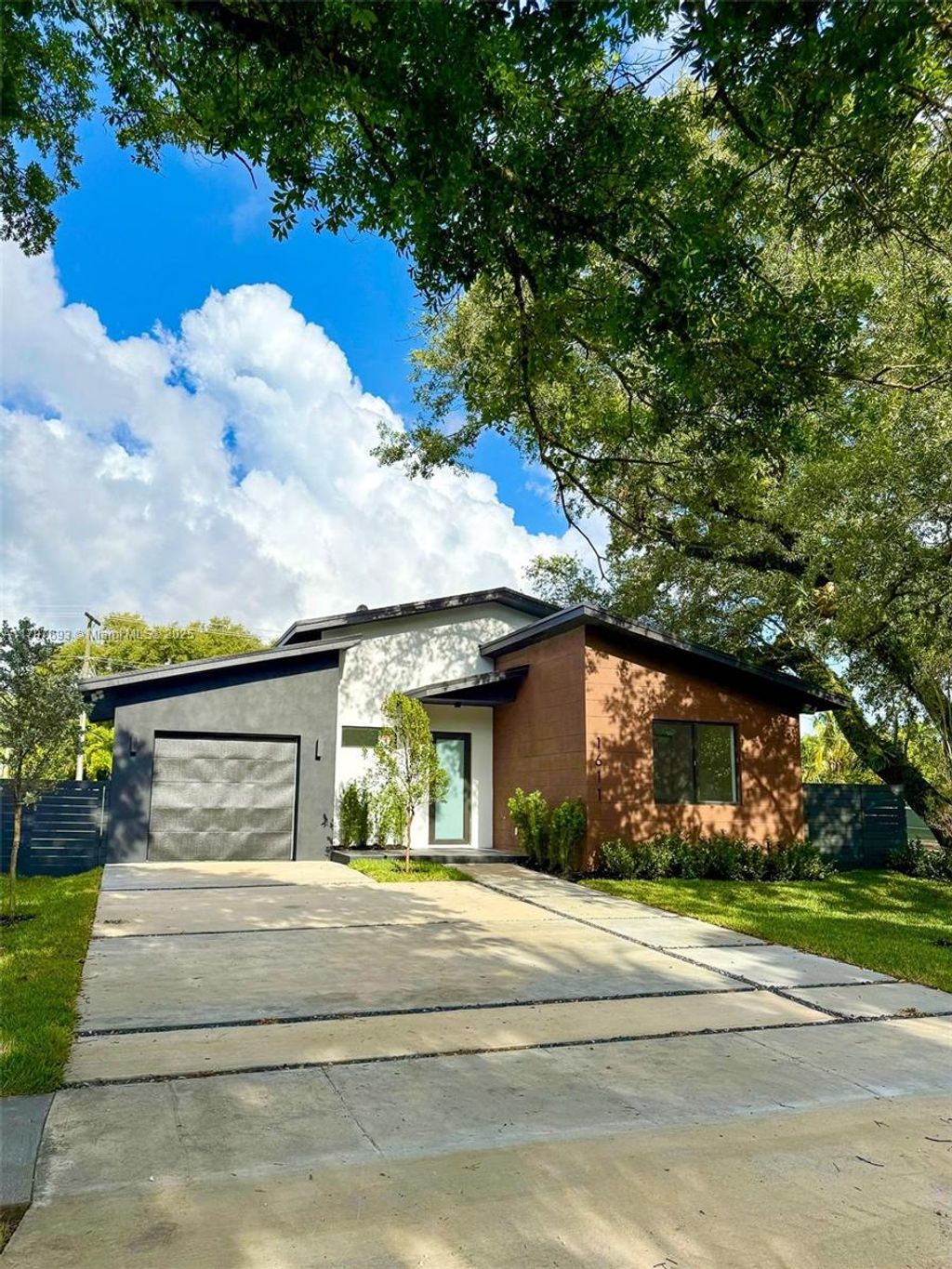 Photo of 1611 SW 30th Ave, Fort Lauderdale, FL 33312 (MLS # A11797693)