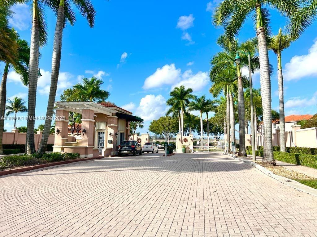 THE COURTS AT DORAL ISLES - Residential Lease