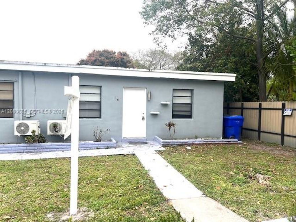 Photo of 504 N 57th Ave #North, Hollywood, FL 33021 (MLS # A12000835)