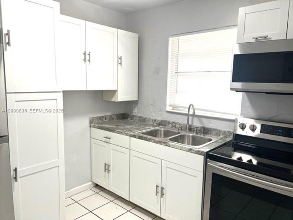 Photo of 504 N 57th Ave #North, Hollywood, FL 33021 (MLS # A12000835)