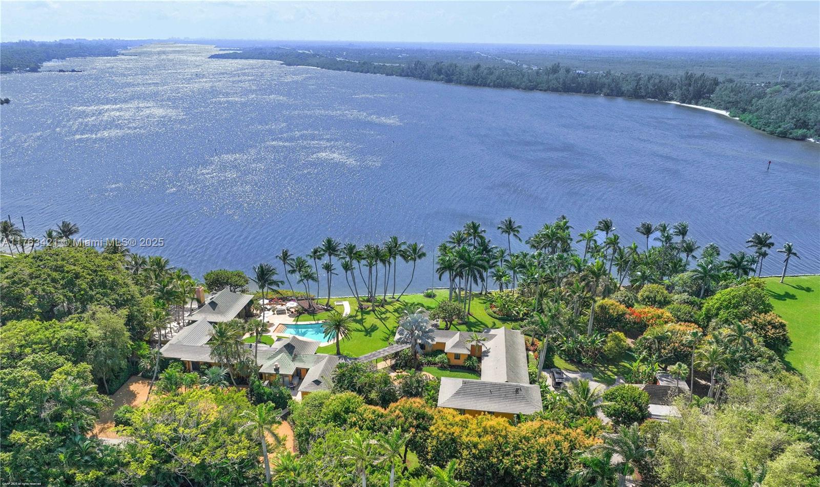 6 Riverview Rd, Jupiter Island, Palm Beach County, Florida - 7 Bedrooms  
6 Bathrooms - 