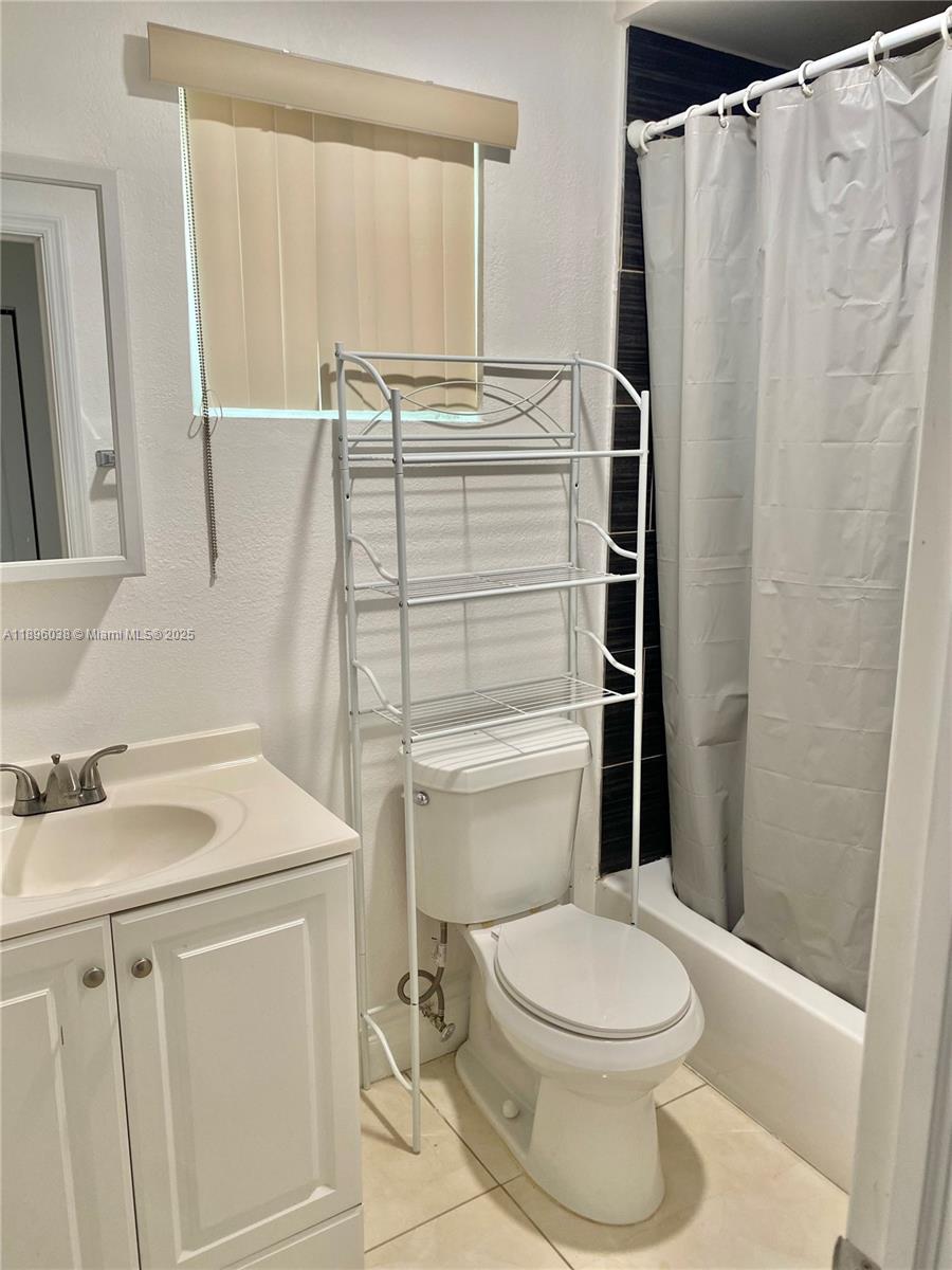 OCEAN ISLE ESTATE - Residential Lease