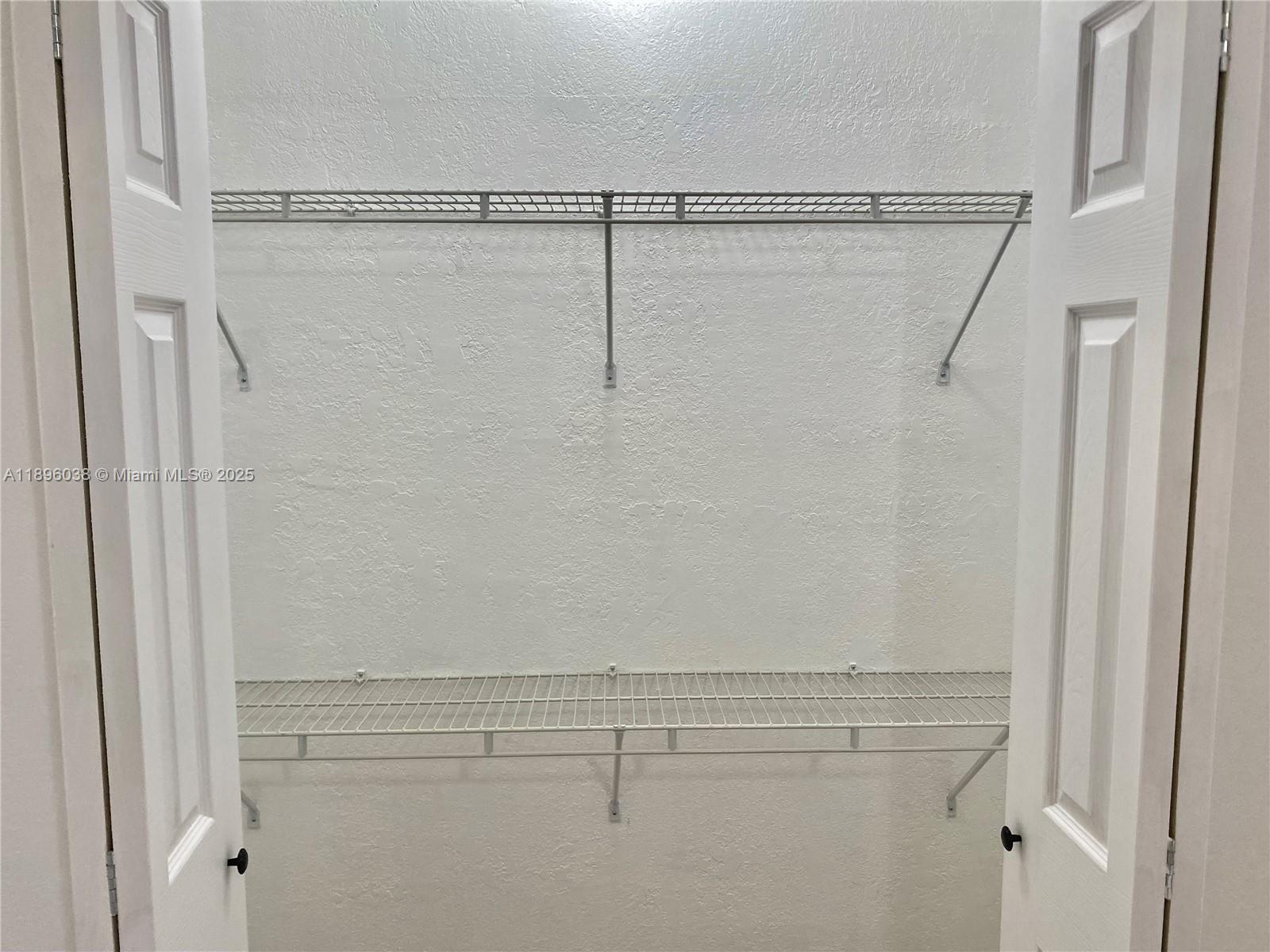 OCEAN ISLE ESTATE - Residential Lease