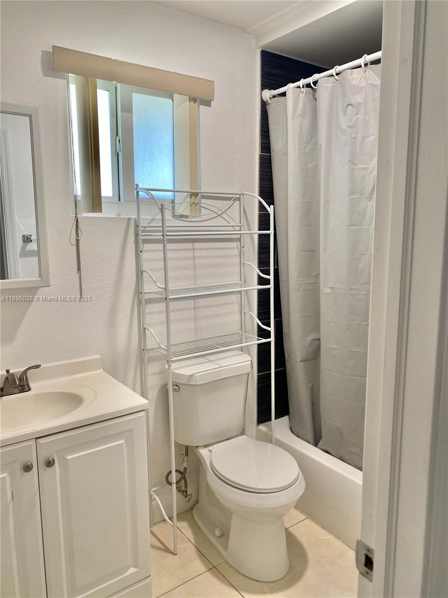 OCEAN ISLE ESTATE - Residential Lease