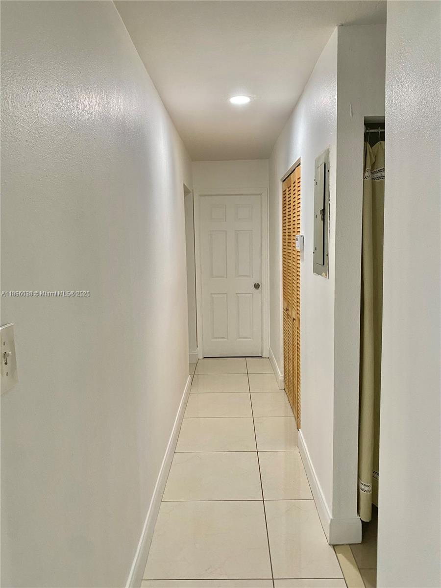 OCEAN ISLE ESTATE - Residential Lease