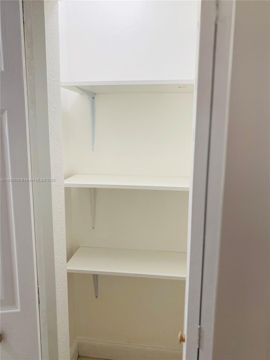 OCEAN ISLE ESTATE - Residential Lease