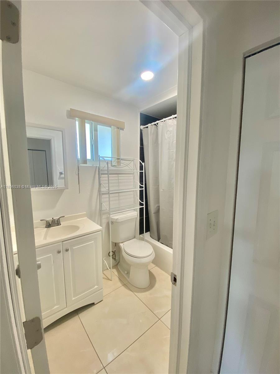 OCEAN ISLE ESTATE - Residential Lease