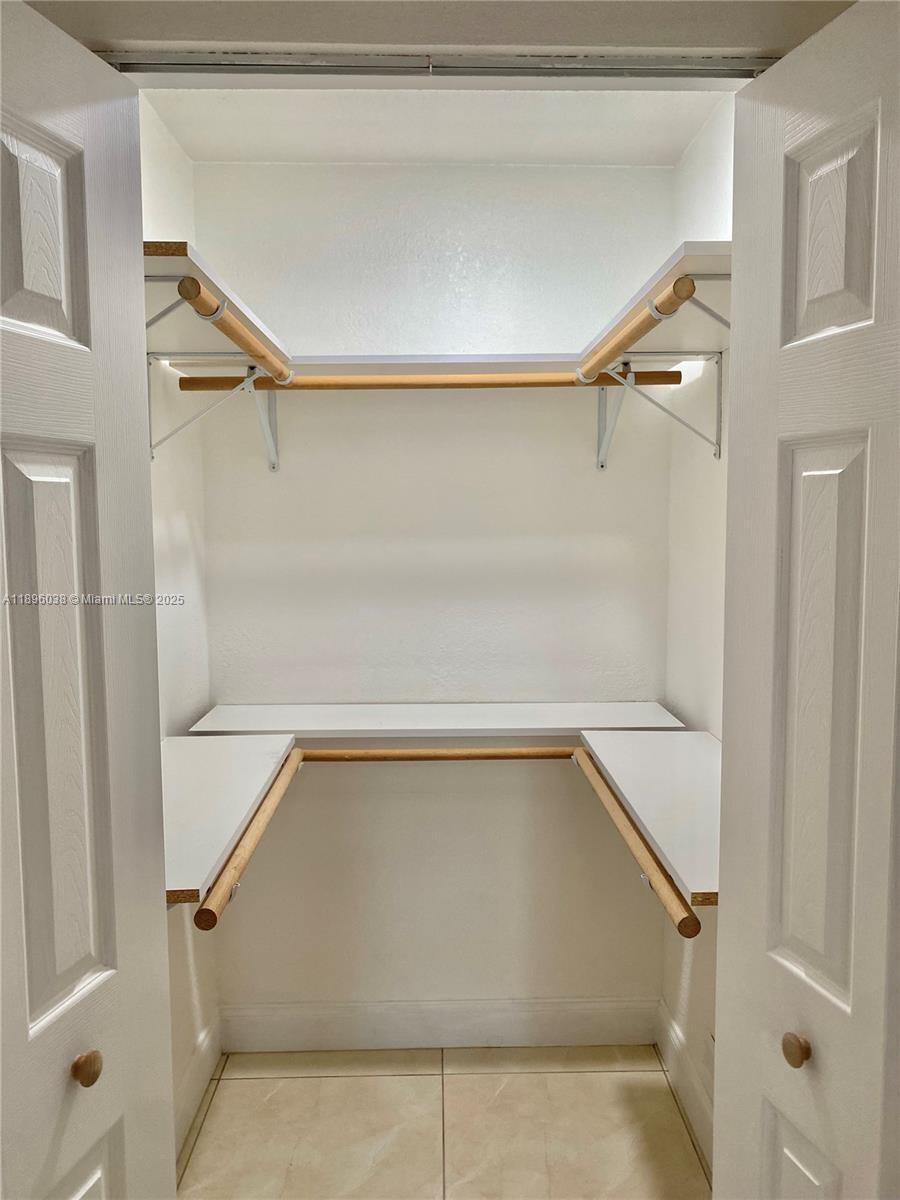 OCEAN ISLE ESTATE - Residential Lease