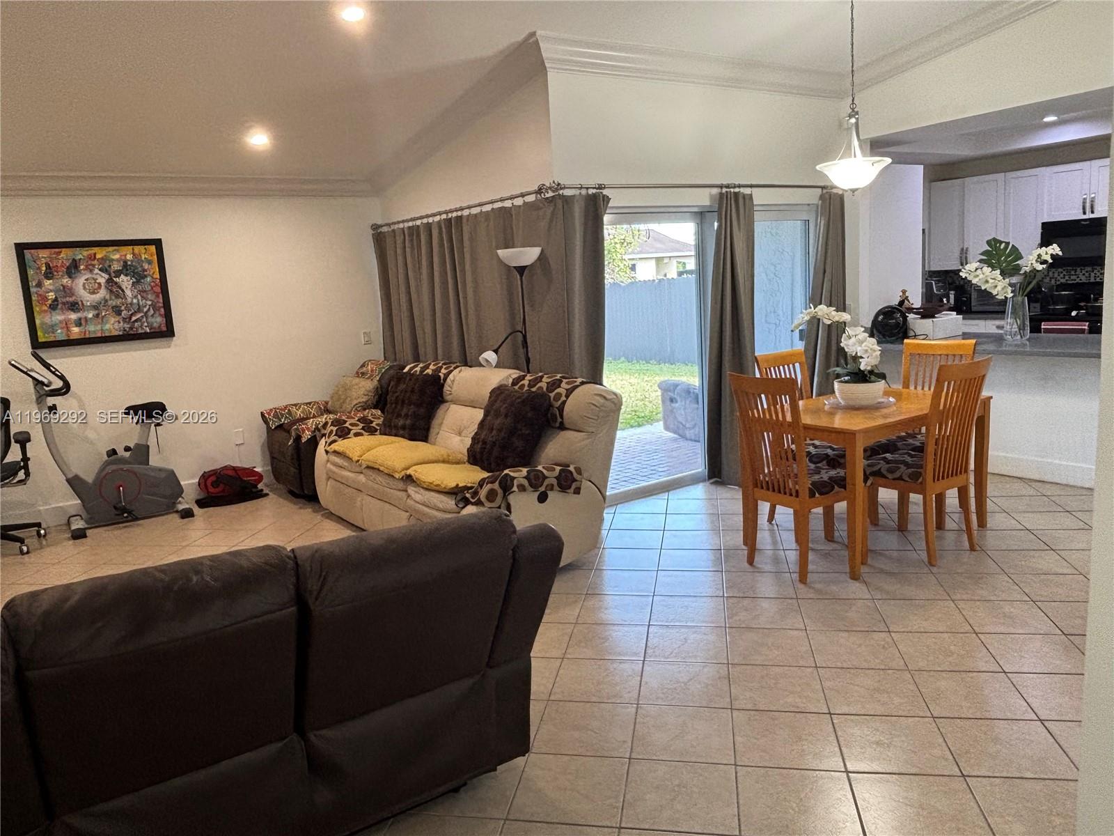 CAMBRIDGE ESTATES - Residential Lease