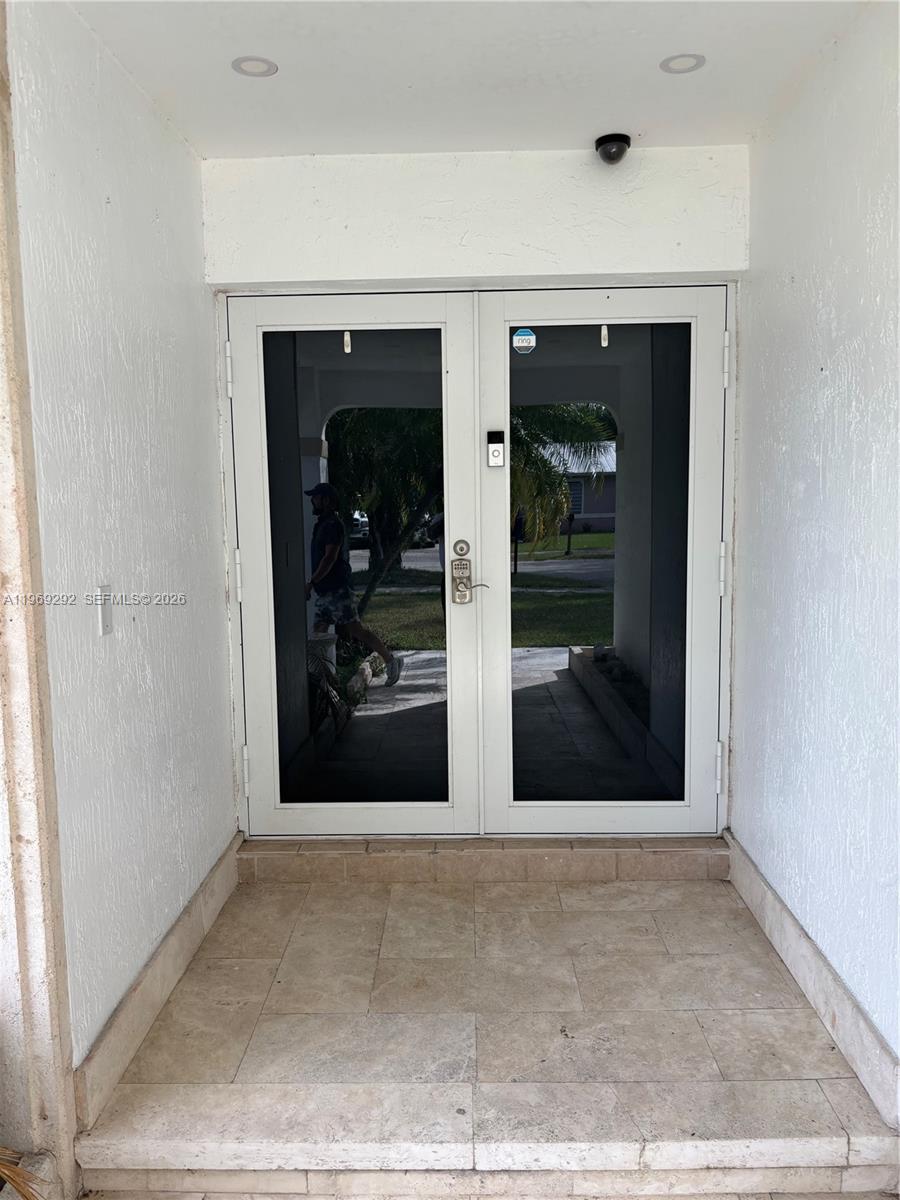 CAMBRIDGE ESTATES - Residential Lease