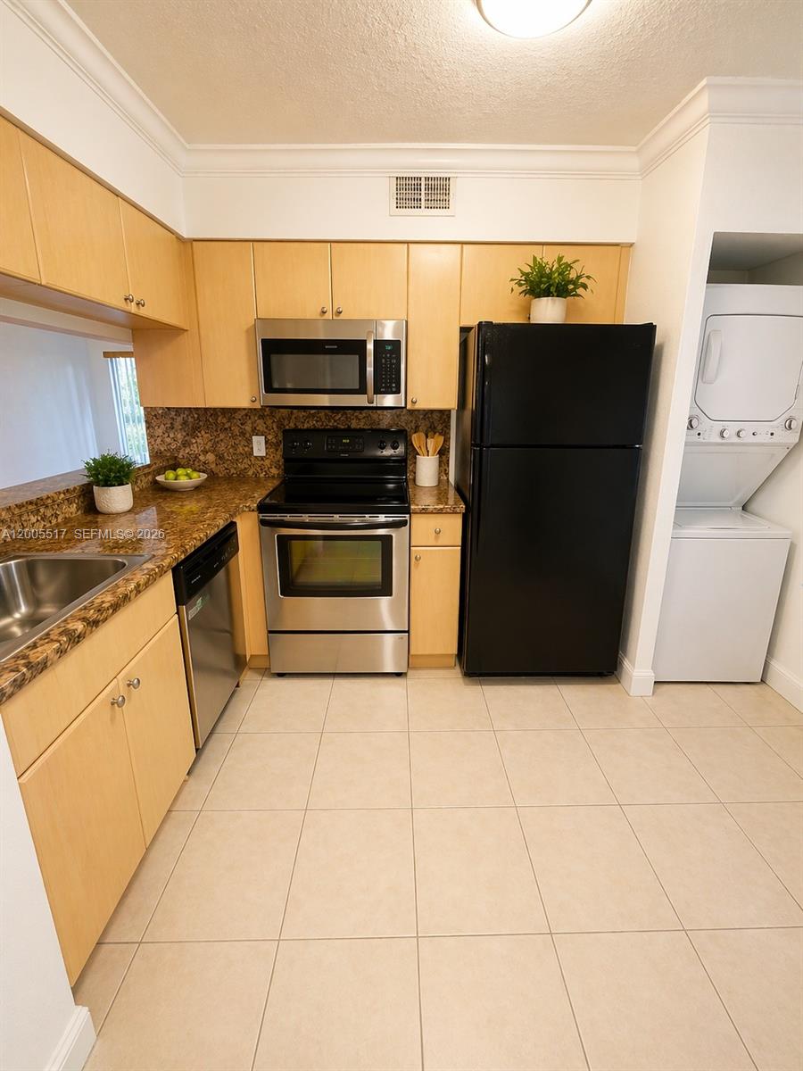 NAPOLI GARDENS AT CORAL S - Residential