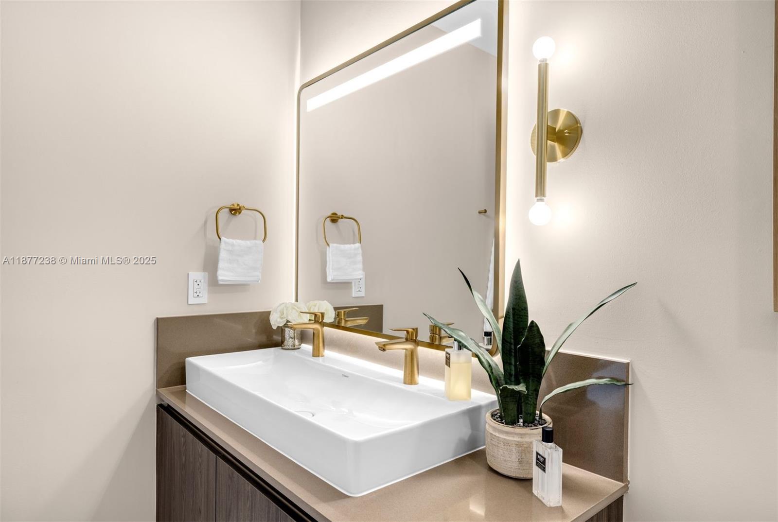 NATIIVO / GALE RESIDENCES - Residential