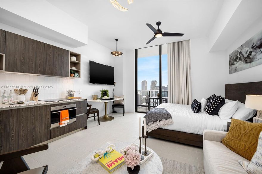 Your Luxury Escape in the Heart of Miami: Penthouse with Espectacular Views and Total Flexibility
Imagine waking up in a dream penthouse, fully Furnished, where every detail invites relaxation. This penthouse at Natiivo Miami is not just a home, but a flexible investment, with Airbnb approved and/or any type of rental (daily, weekly, monthly, or annual). Your freedom, with no restrictions!
The location is unbeatable: cross the street to get to the Kaseya Center, or walk to Bayside and the city's most famous festivals. The building is a resort/type with over 70,000 sq ft of amenities, including 5 restaurants, a spa, a gym, and a pool. It's your gateway to a luxurious Miami life!